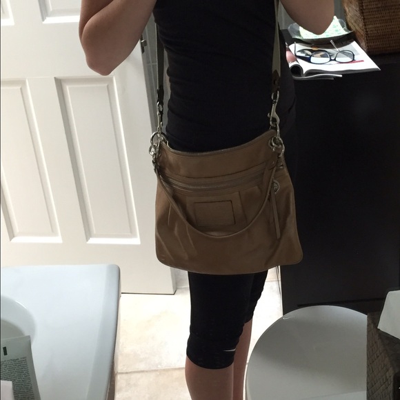 Tan leather coach poppy purse! - Picture 4 of 9